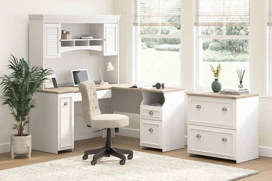 L-shaped Desks Is Perfect For Work And Home Offices